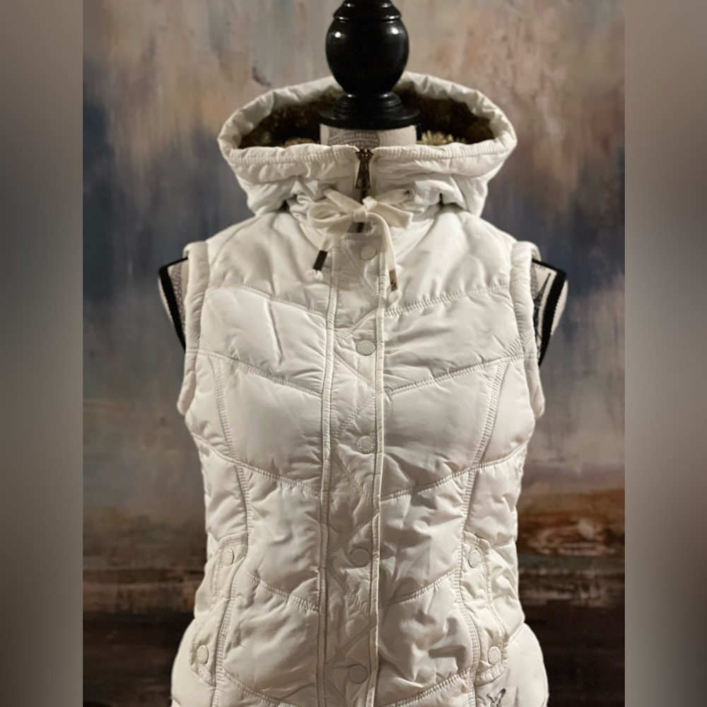 NWOT,, American Eagle, not worn, no tag, winter white, winter vest, - Picture 4 of 16